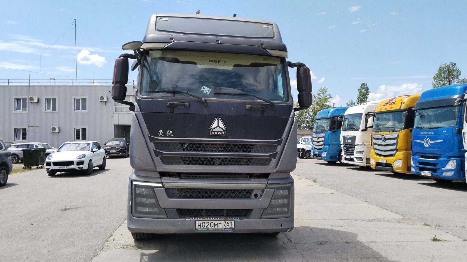 Sinotruk ZZ* 6x4 Седельный тягач