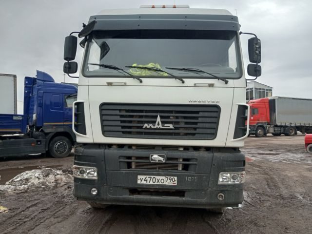 МАЗ 643028