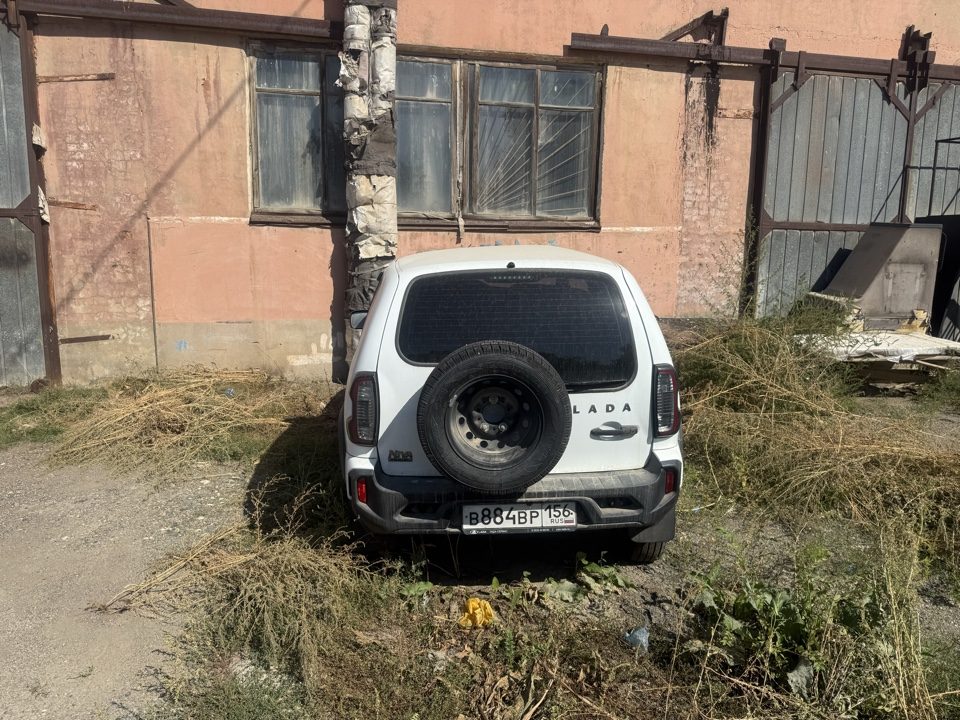 Lada Niva Travel