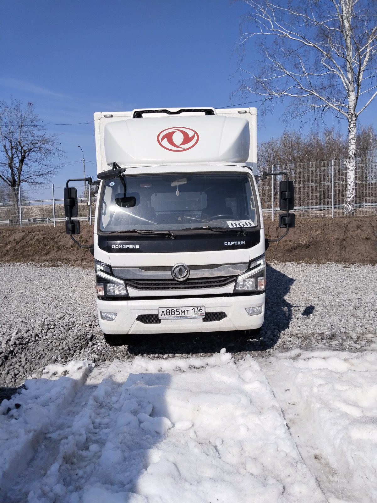 Dongfeng C120 Изотермический/рефрижератор с гидробортом
