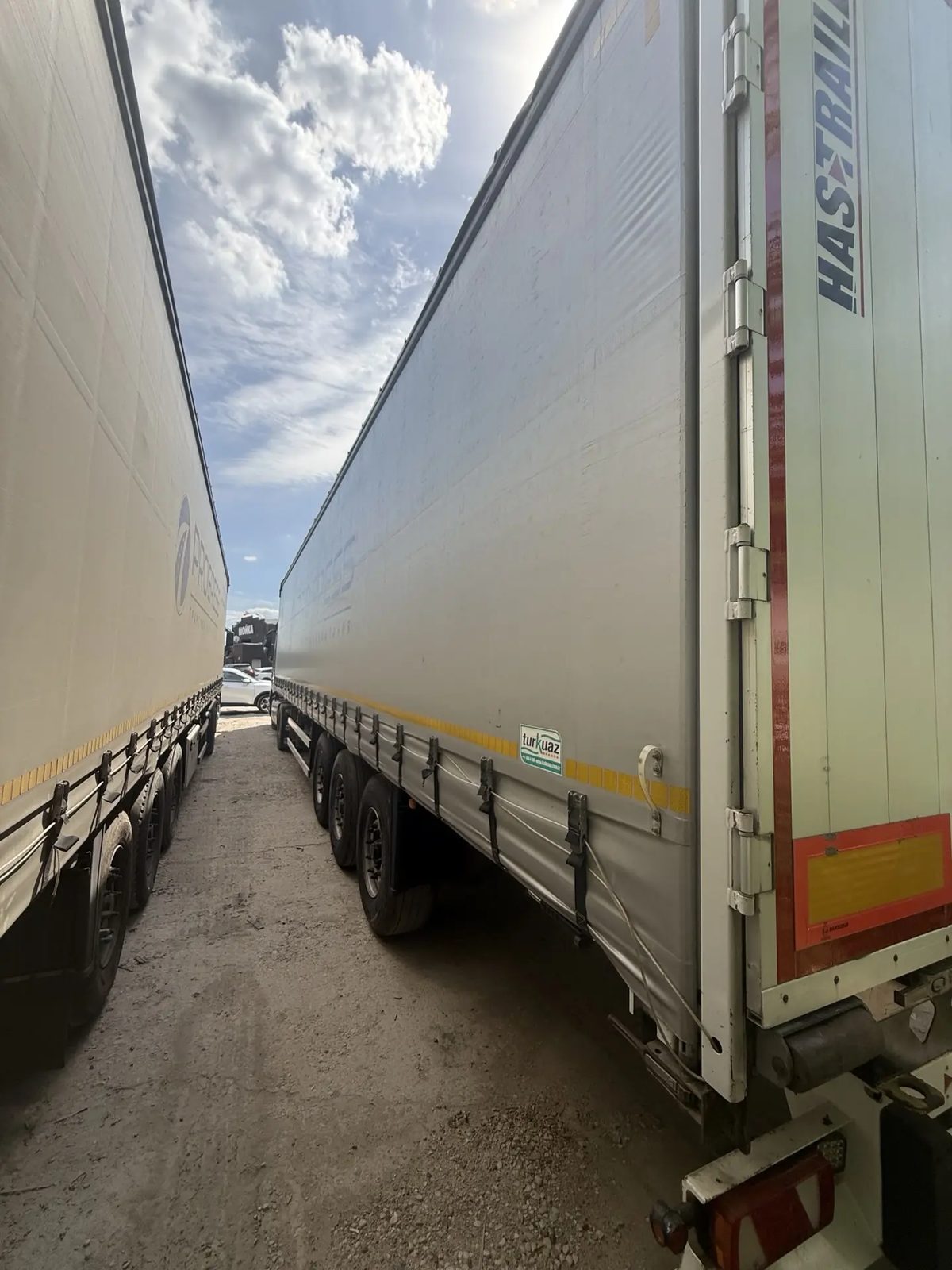 Hastrailer HASLINER Полуприцеп шторный 3 оси
