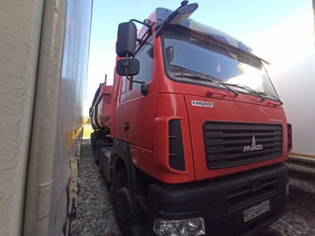 МАЗ 643028