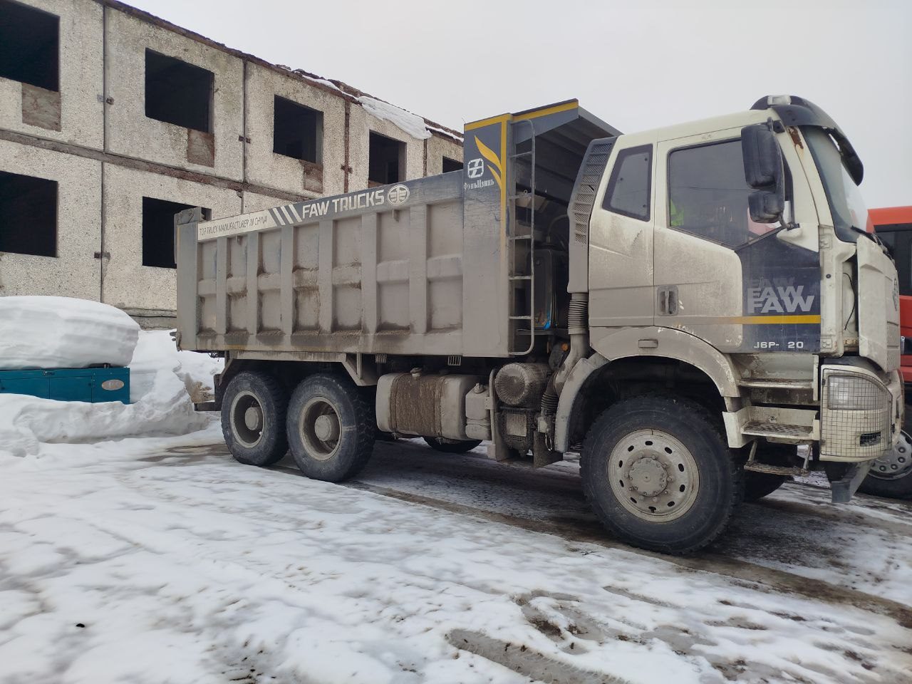 FAW J6 6x6 Самосвал