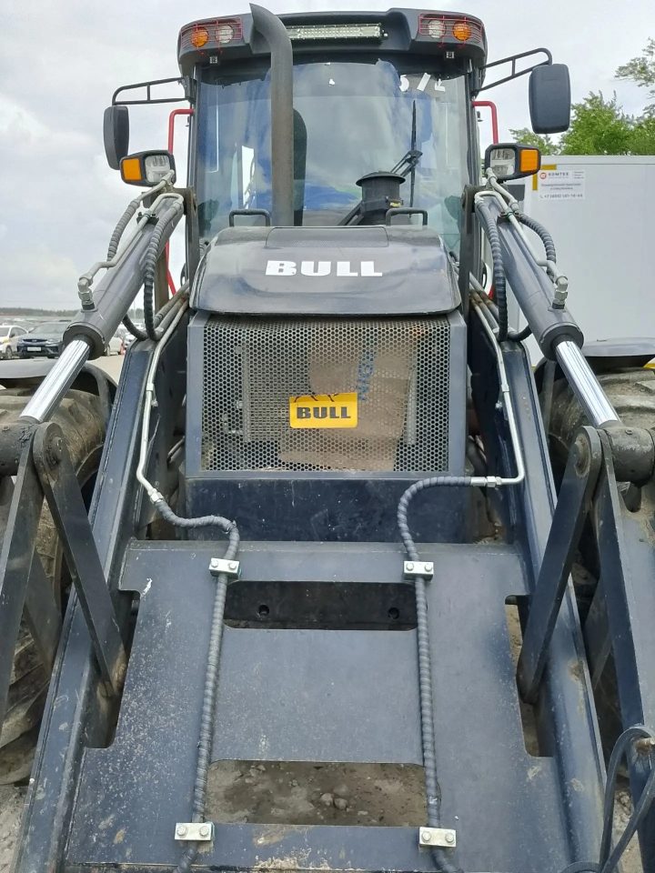 Bull 4SX Экскаватор-погрузчик