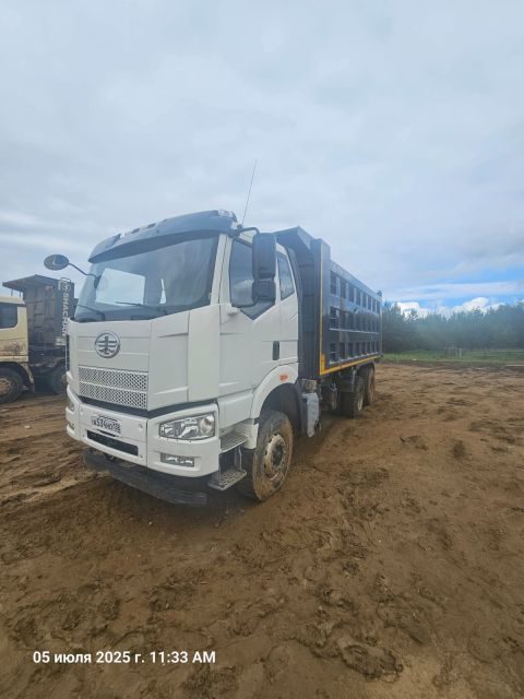 FAW J6