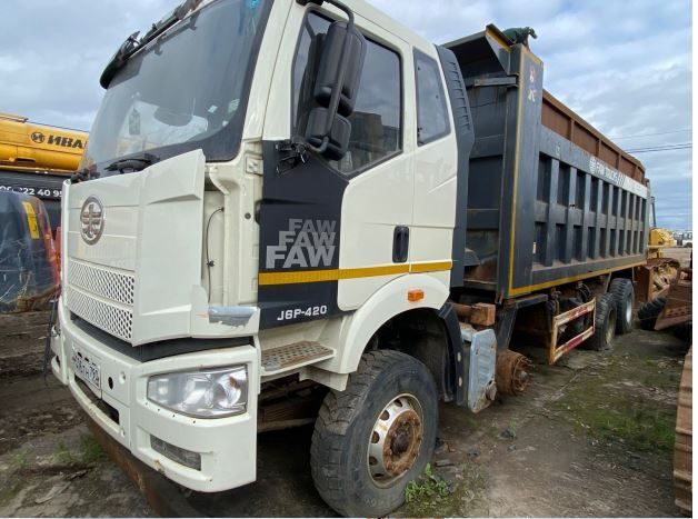 FAW J6