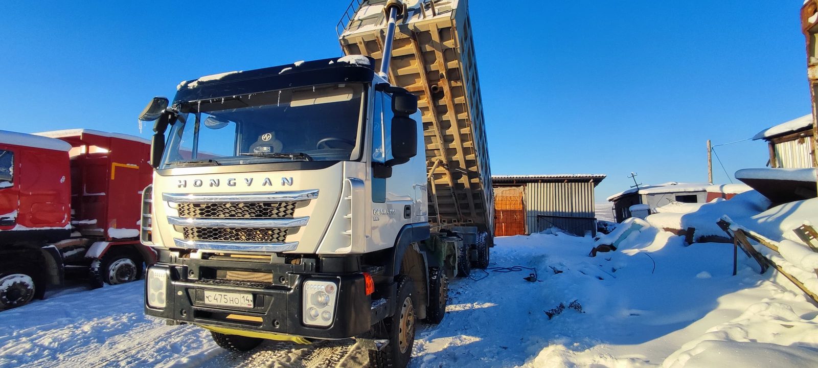 Hongyan 908 8x4 Самосвал