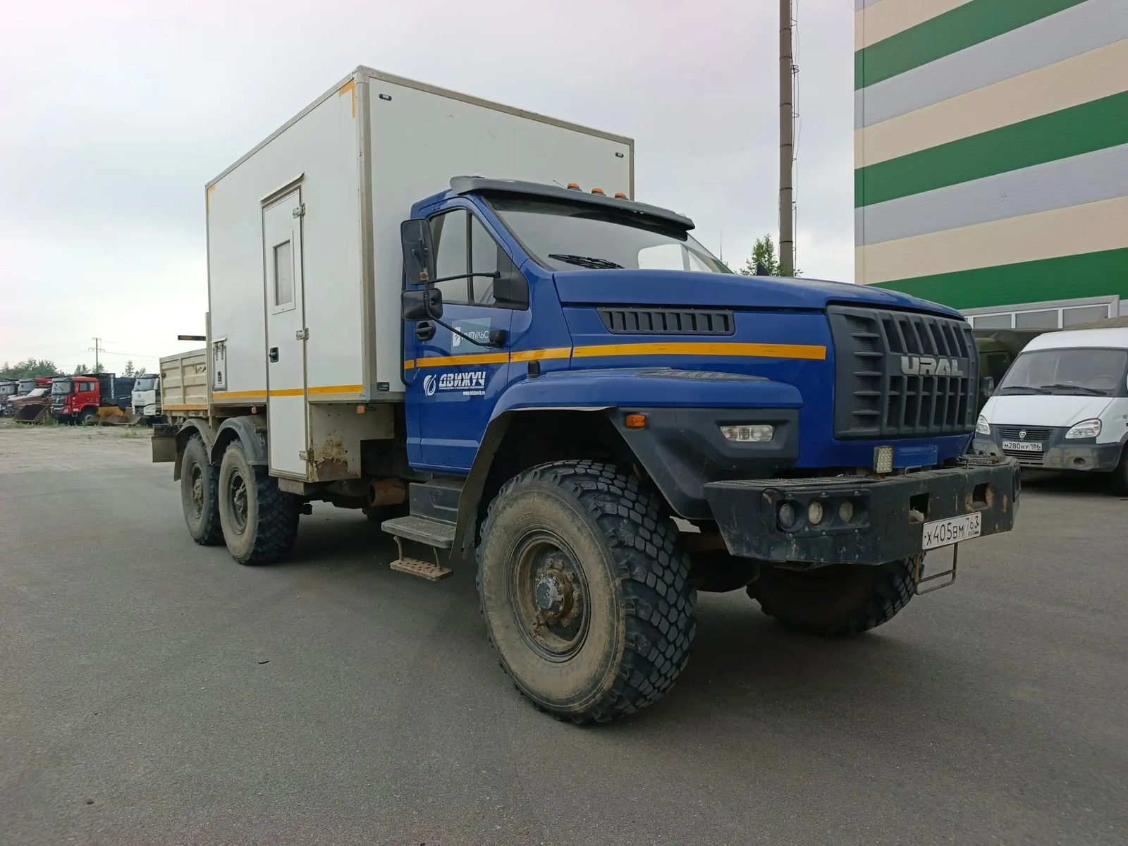 Ural NEXT 4320 6x6 Передвижная мастерская с КМУ