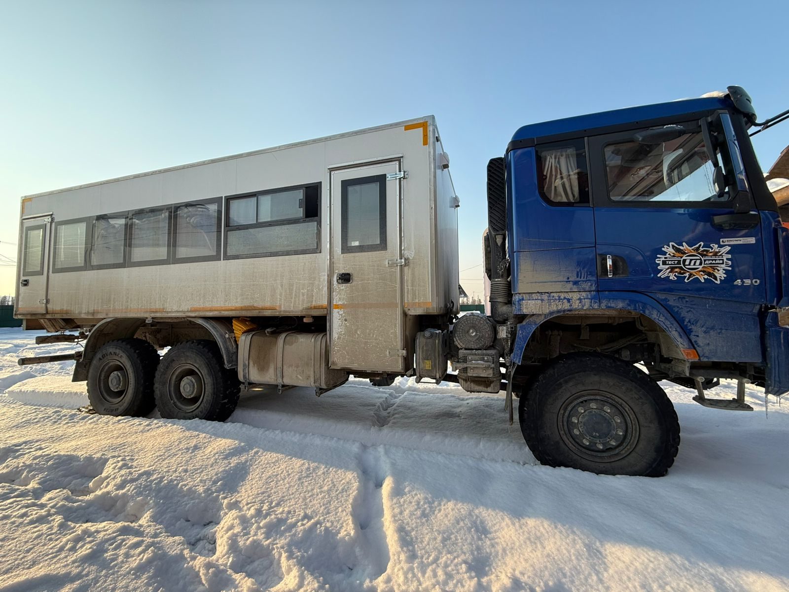 Shacman SX* 6x6 Вахтовый автобус