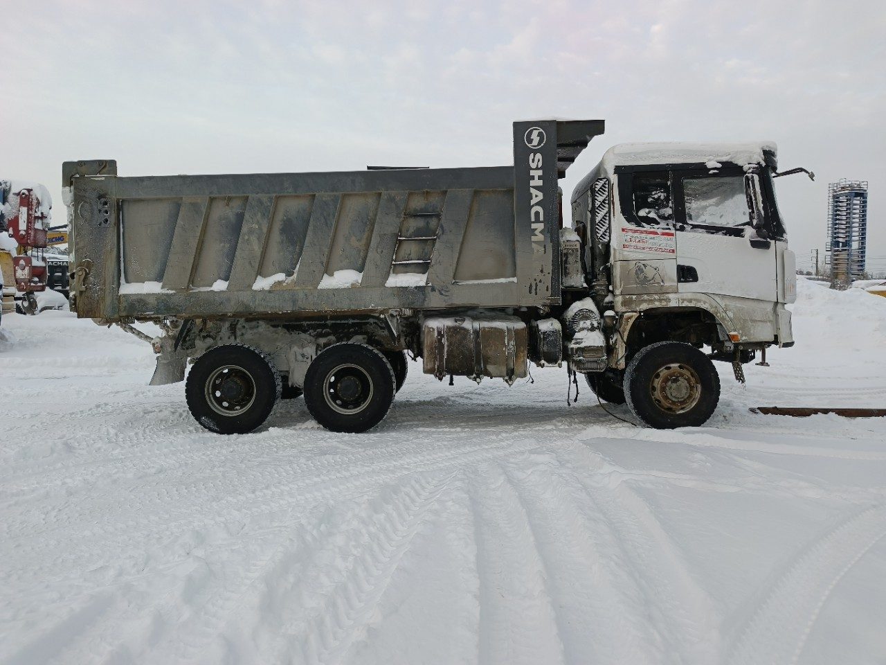 Shacman SX* 6x6 Самосвал