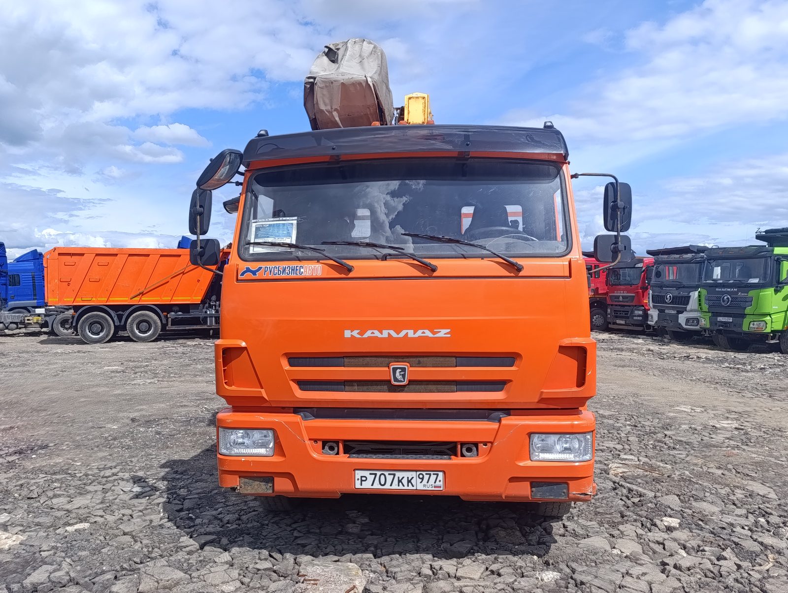 КАМАЗ 65115 6x4 Бортовой с КМУ
