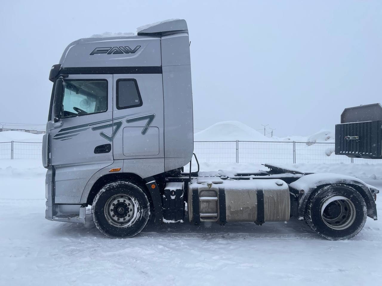 FAW J7 4x2 Седельный тягач