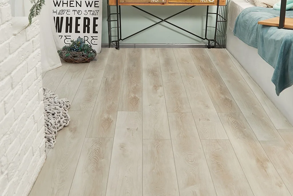 Alpine Floor Premium XL Дуб Фантазия: в интерьере