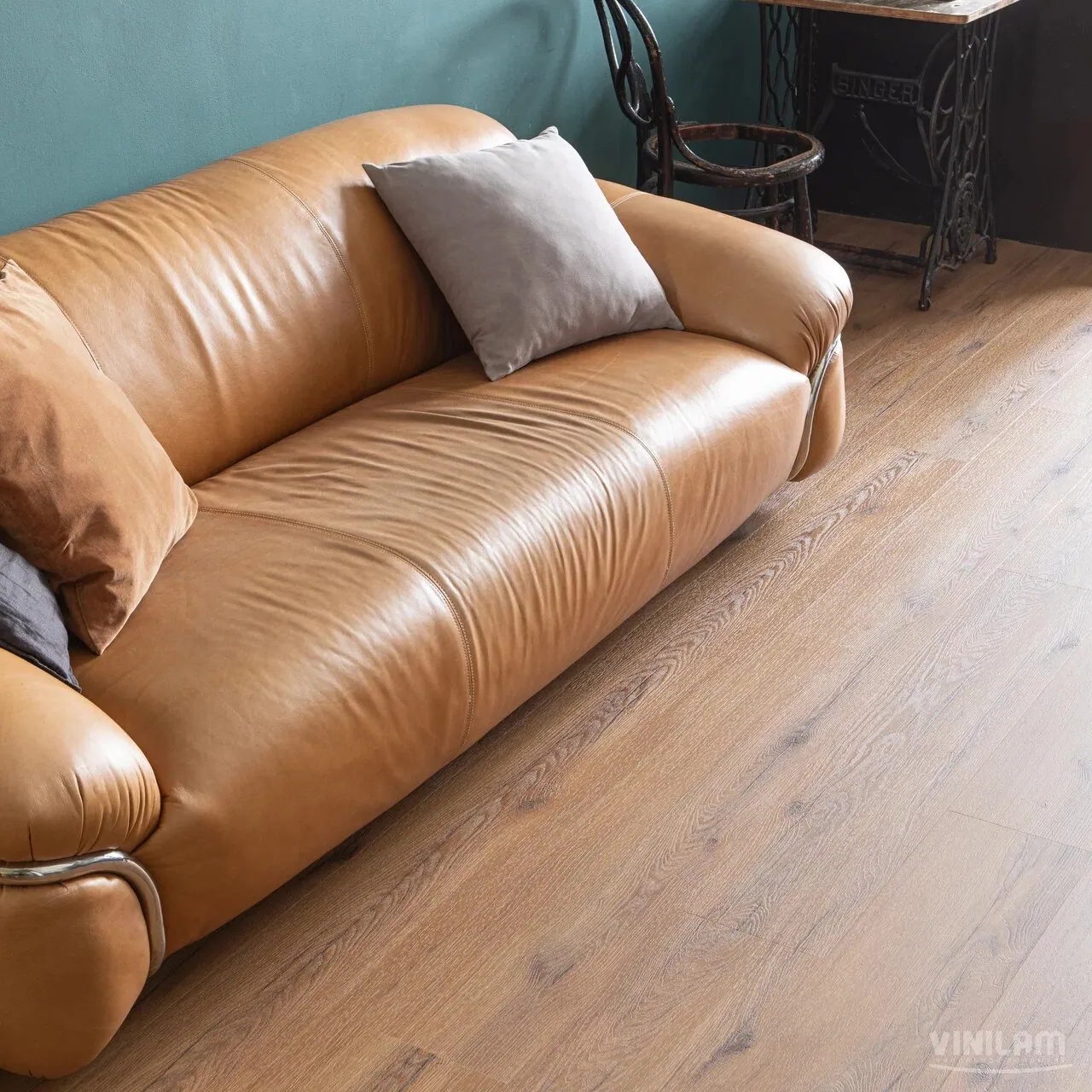 Vinilam Cork Premium WPC Дуб Кадис: в интерьере