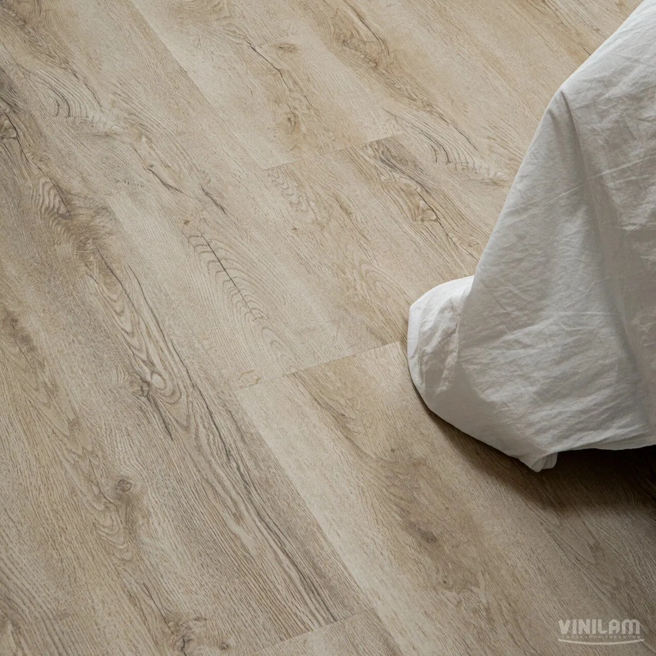 Vinilam Cork Premium WPC Дуб Валенсия: в интерьере