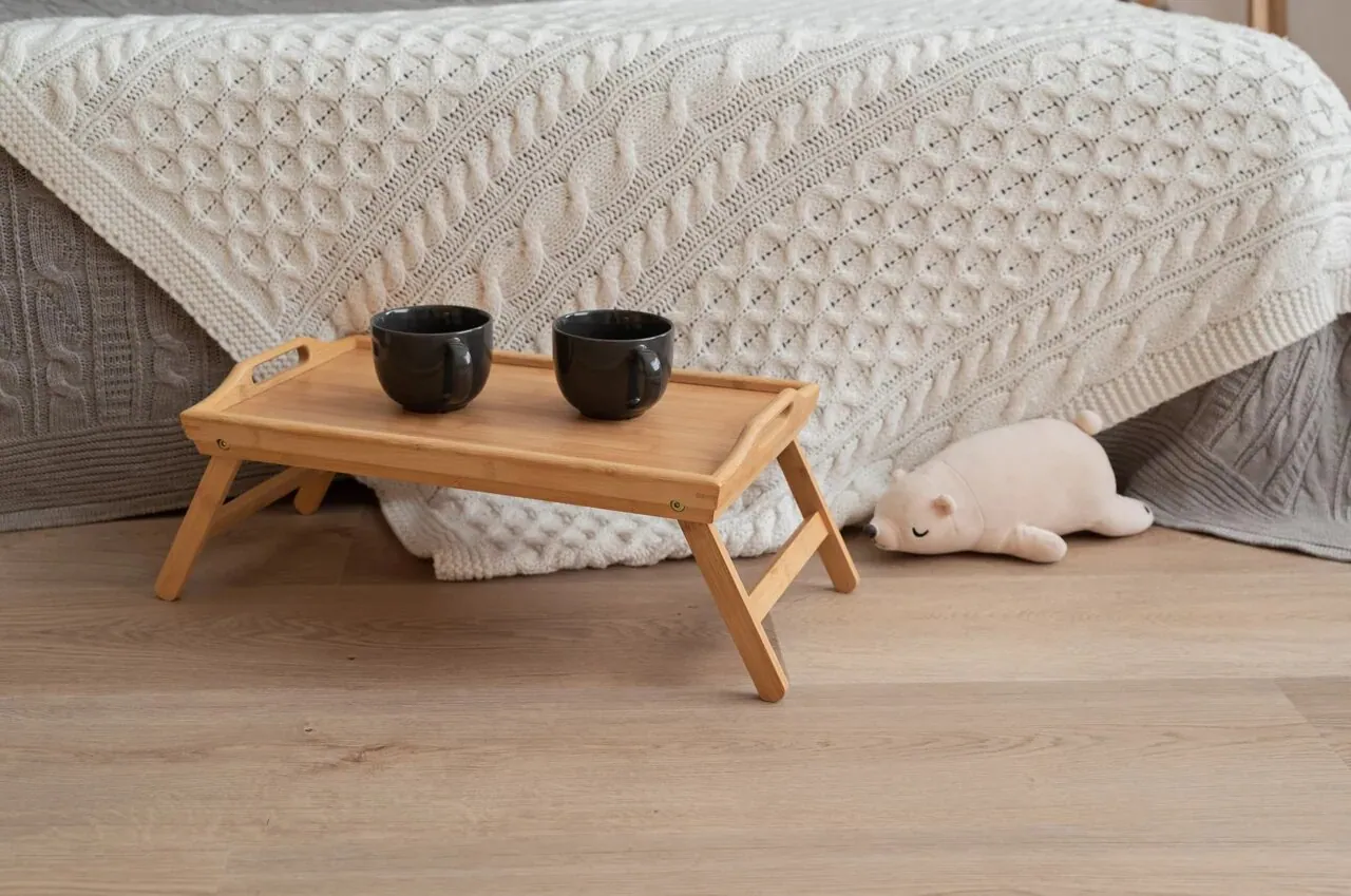Клеевая LVT Vinilam VinilPol LVT «Дуб Асти» у кровати