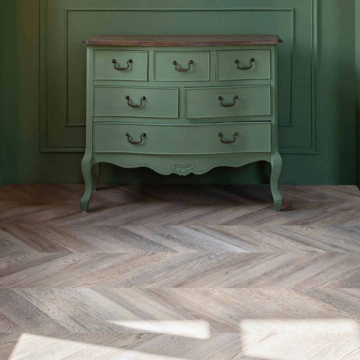 Vinilam Parquet Chevron Glue Шеврон Шампань: в интерьере
