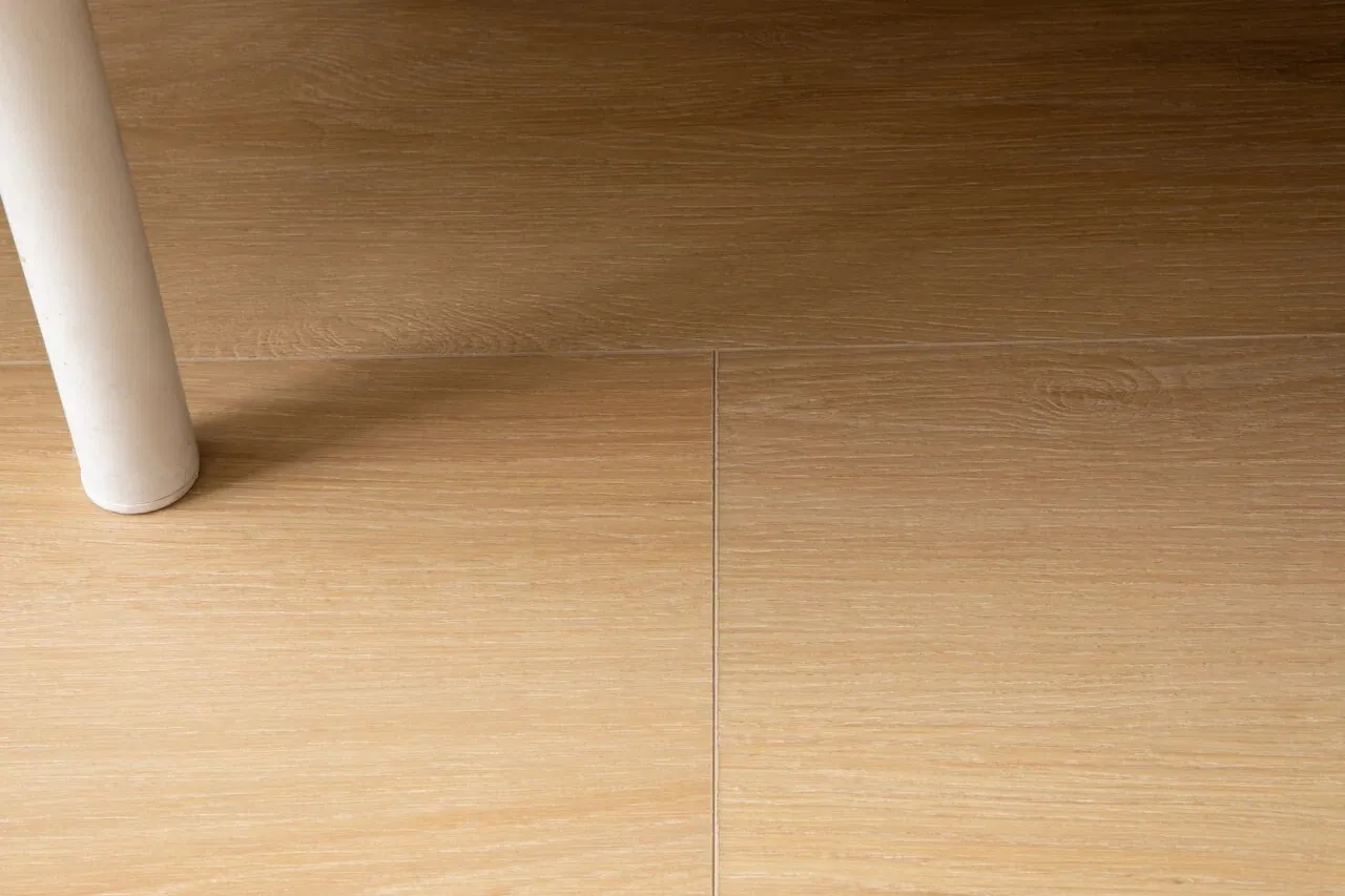 Vinilam Cork WPC Дуб Рошфор: в интерьере