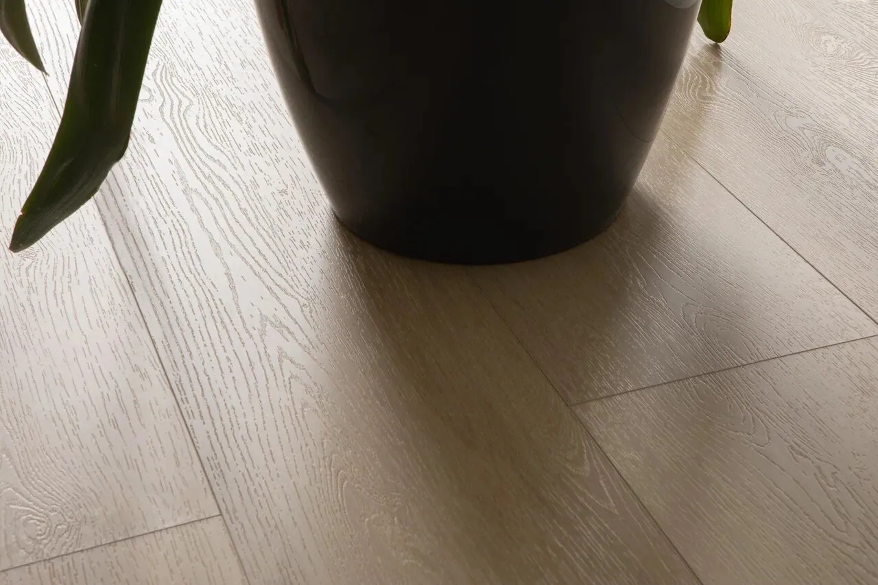 Vinilam Cork WPC Дуб Намюр: в интерьере