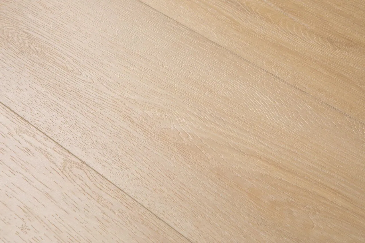 Vinilam Cork WPC Дуб Рошфор: в интерьере