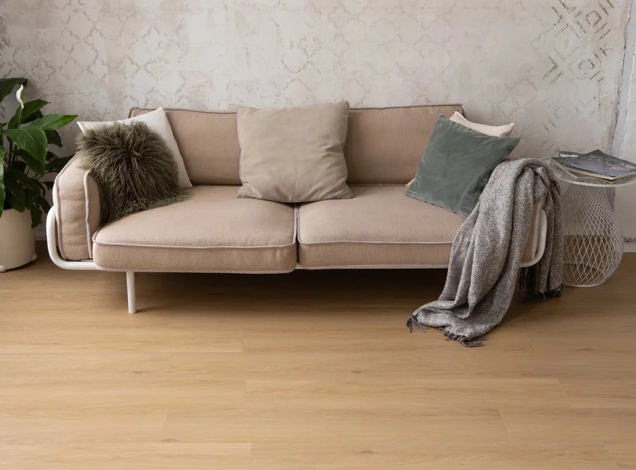 Vinilam Cork WPC Дуб Рошфор: в интерьере