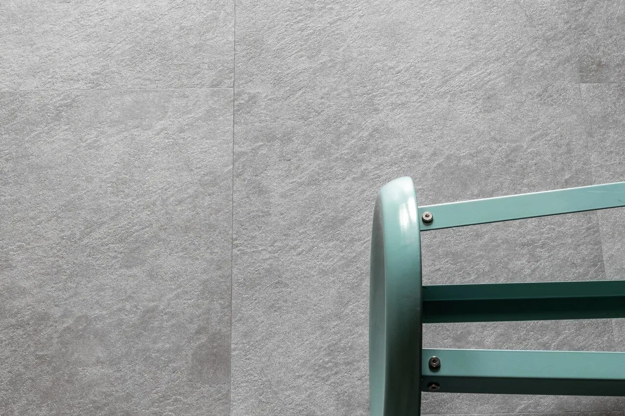 Vinilam Ceramo XXL Stone Glue Цемент: в интерьере