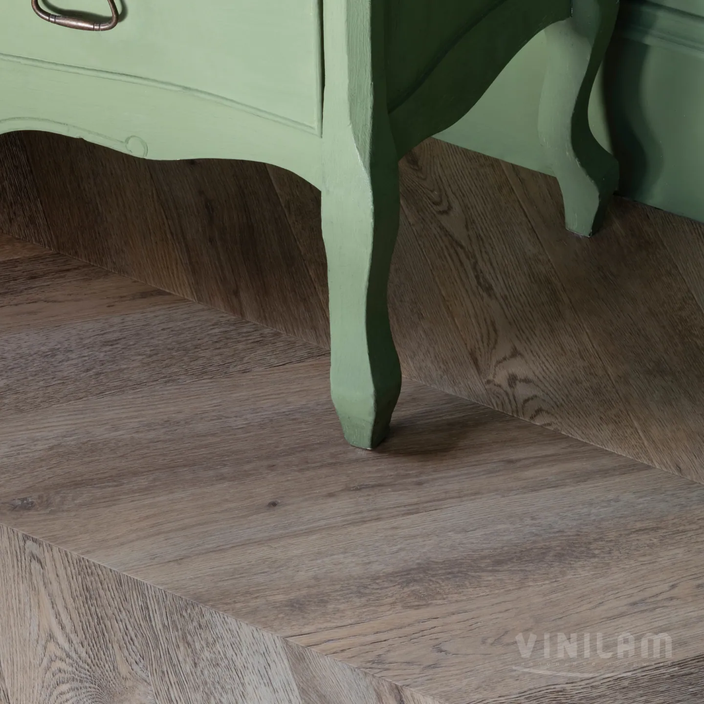 Vinilam Parquet Chevron Glue Шеврон Шампань: в интерьере