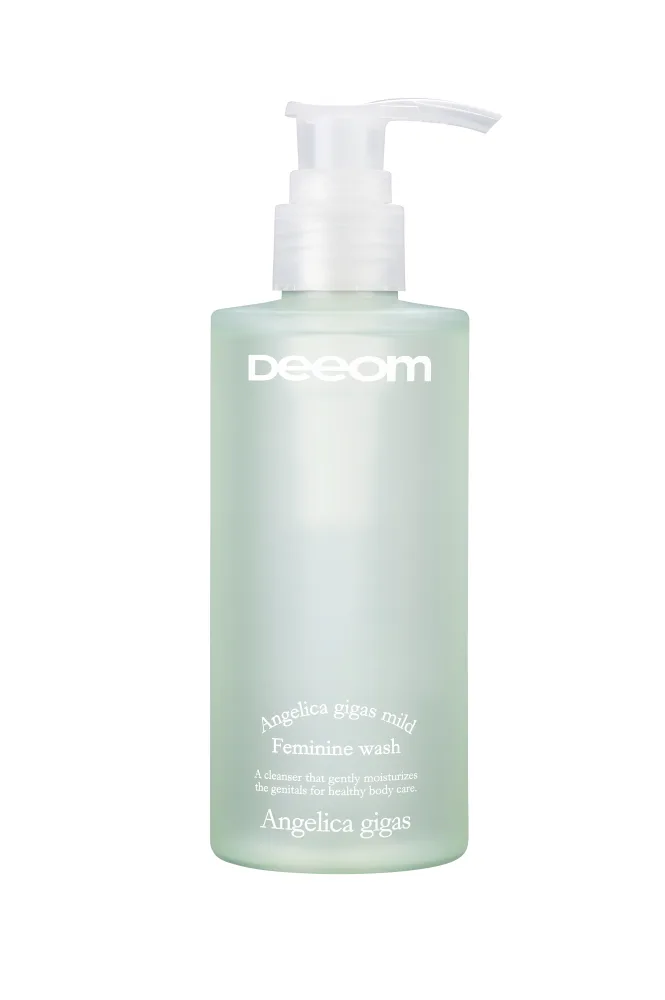 DEEOM Гель для интимной гигиены ANGELICA GIGAS MILD FEMININE WASH