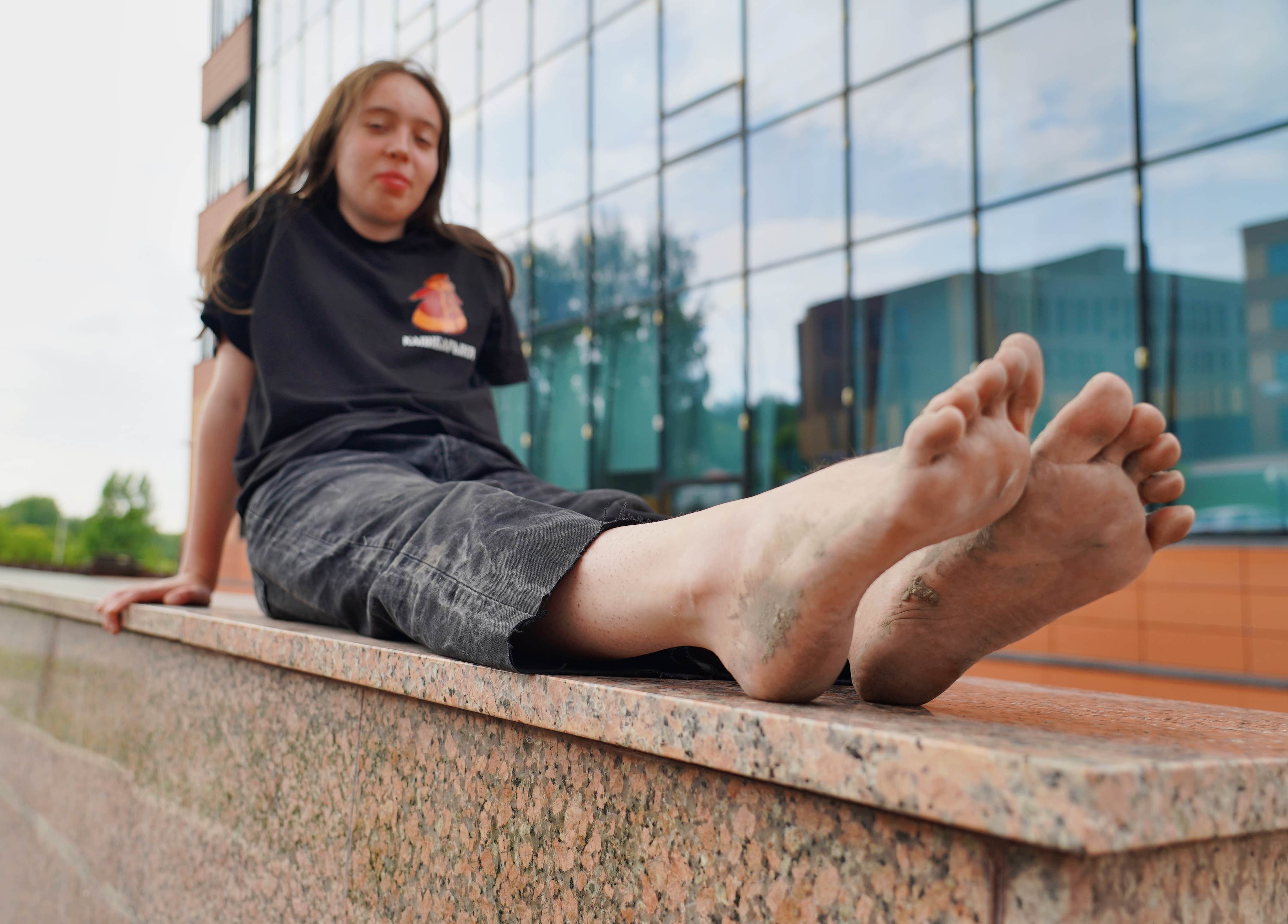 3646 Lola. Испачкала ножки!