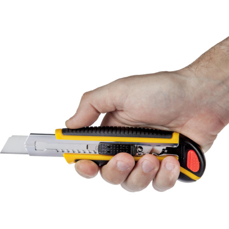 Нож универсальный 18 мм Attache Selection  с резин.вставк.+6 зап.лезвий