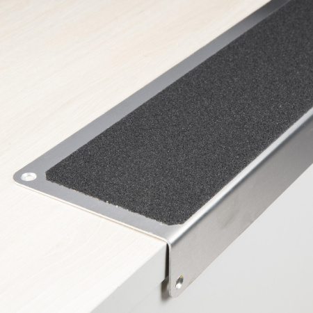 Профиль противоскользящий алюм пластина+угол 120х4 черный