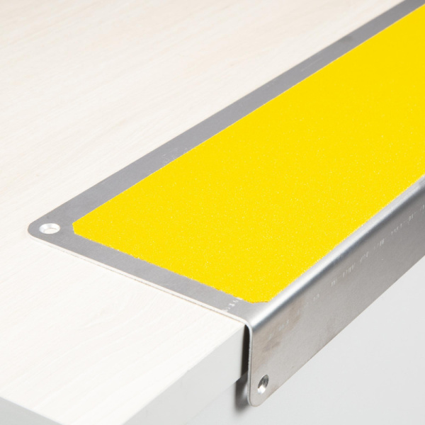 Профиль противоскользящий алюм пластина+угол 120х4 желтый