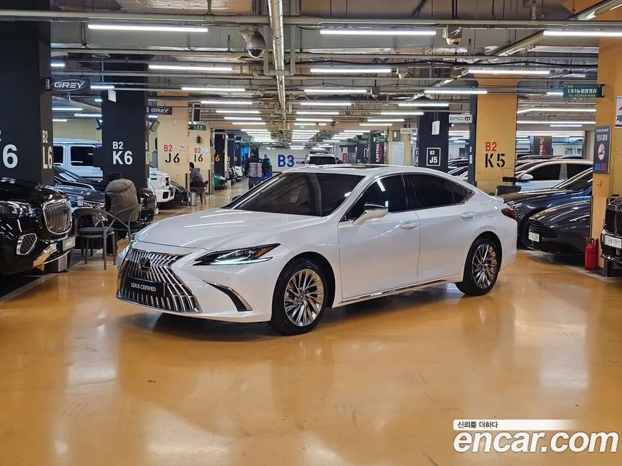 Lexus ES 2026