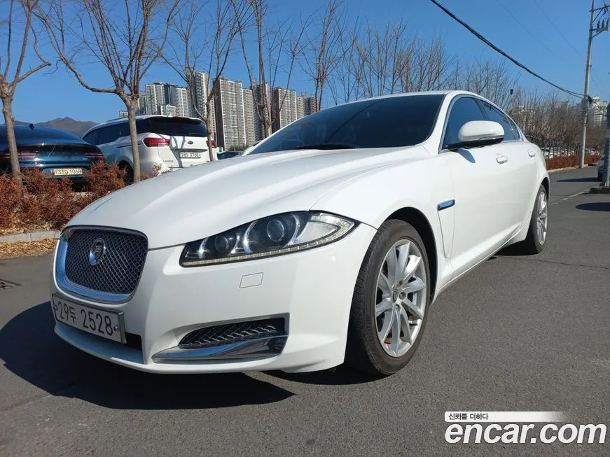 Jaguar XF 2012