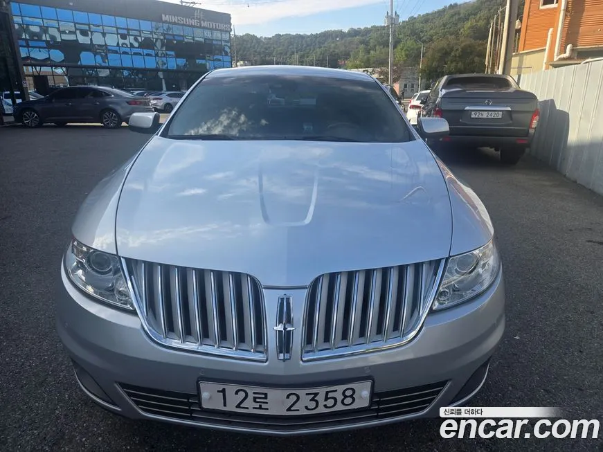 Lincoln MKS 2011