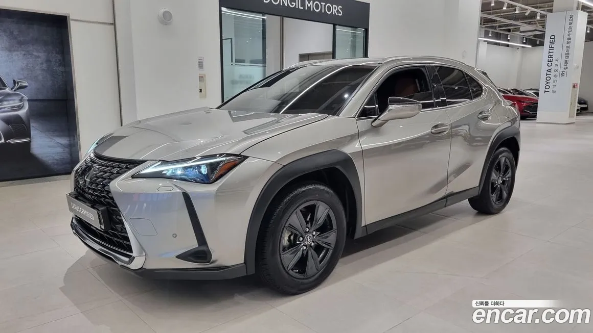 Lexus UX 2024