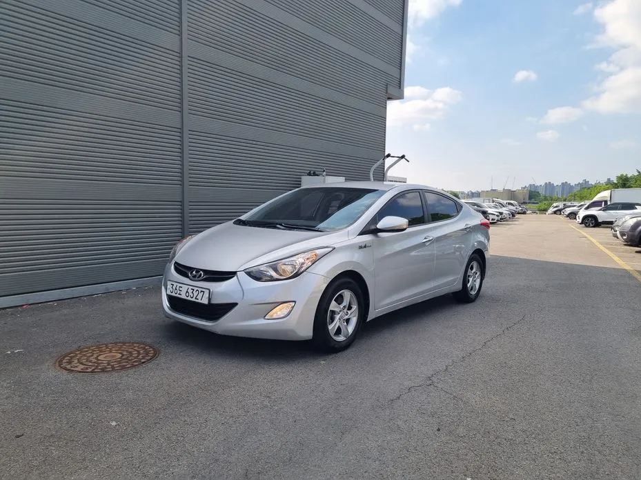 Hyundai AVANTE 2012
