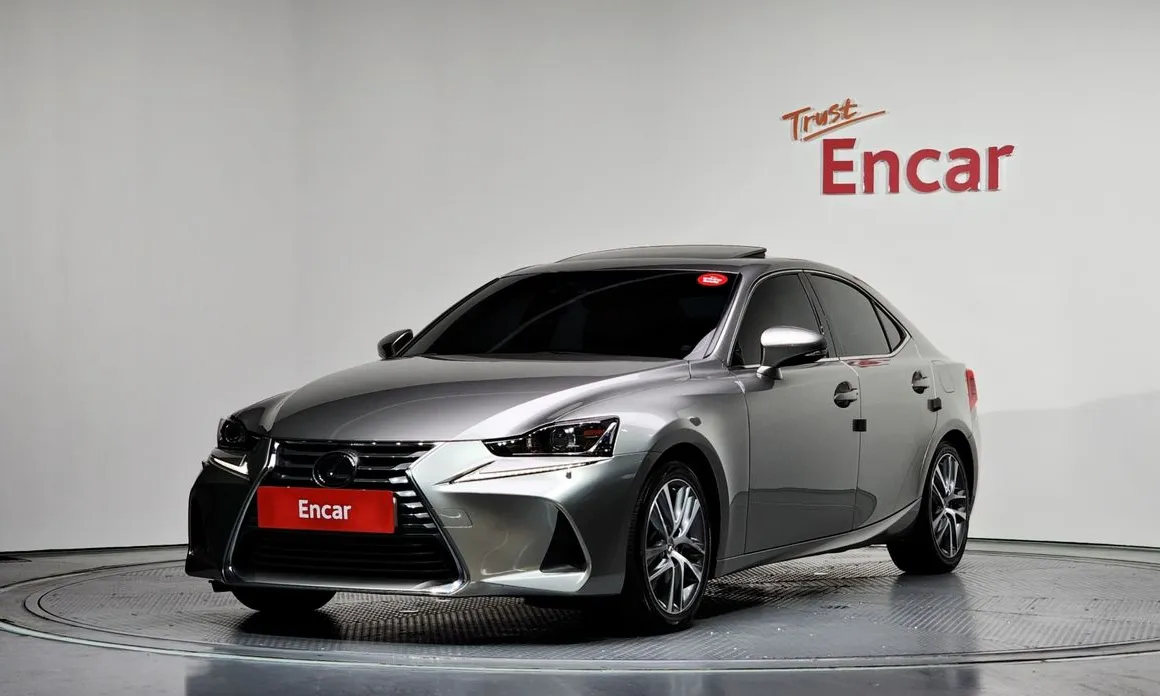 Lexus IS 2019