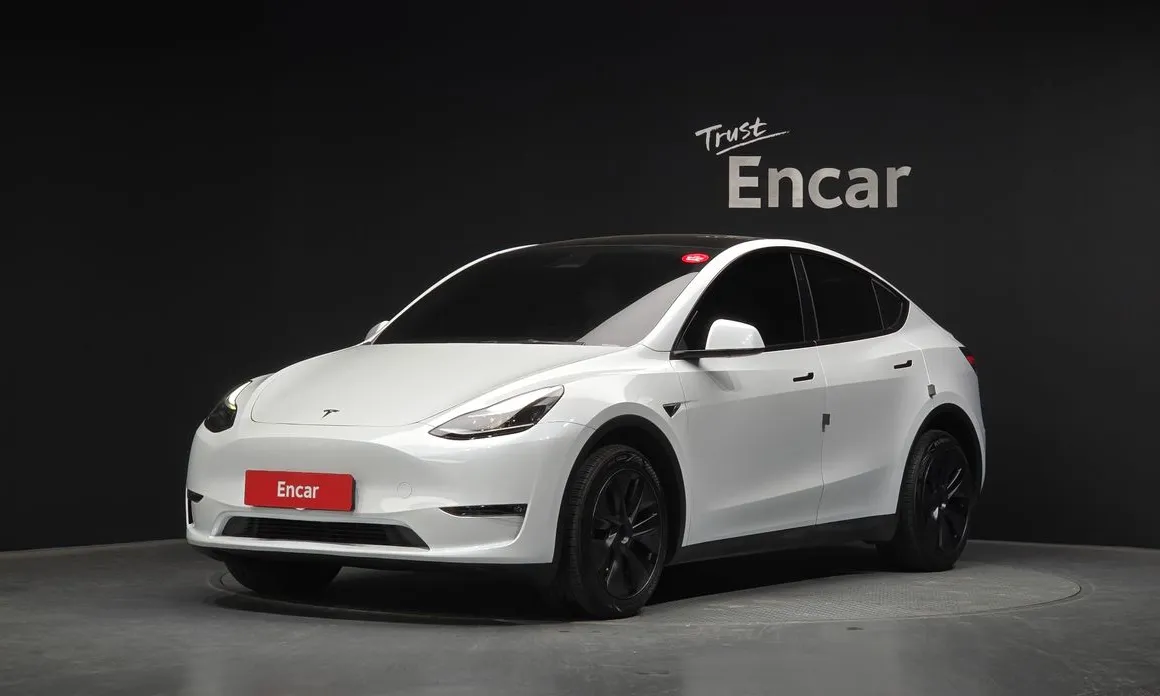 Tesla Model Y 2024