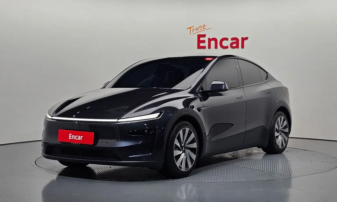 Tesla Model Y 2025