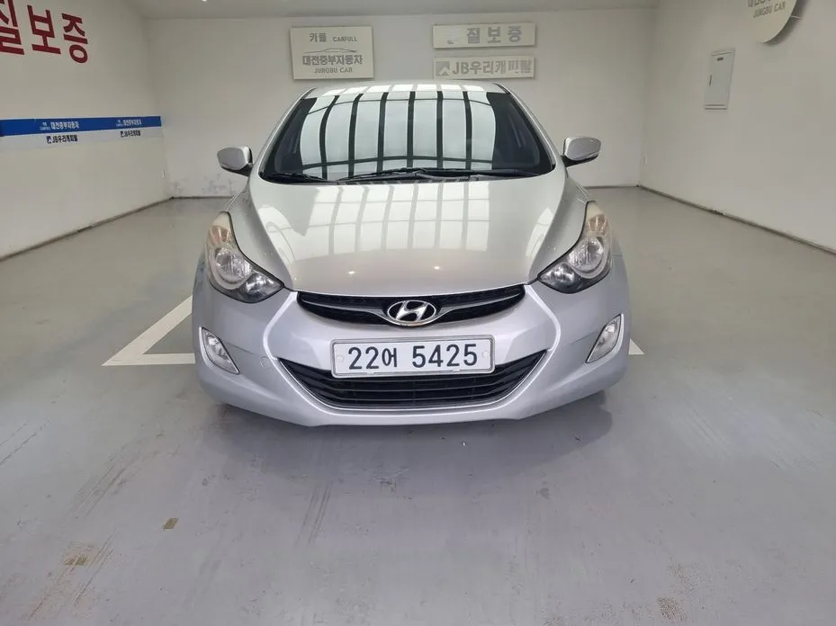 Hyundai AVANTE 2012