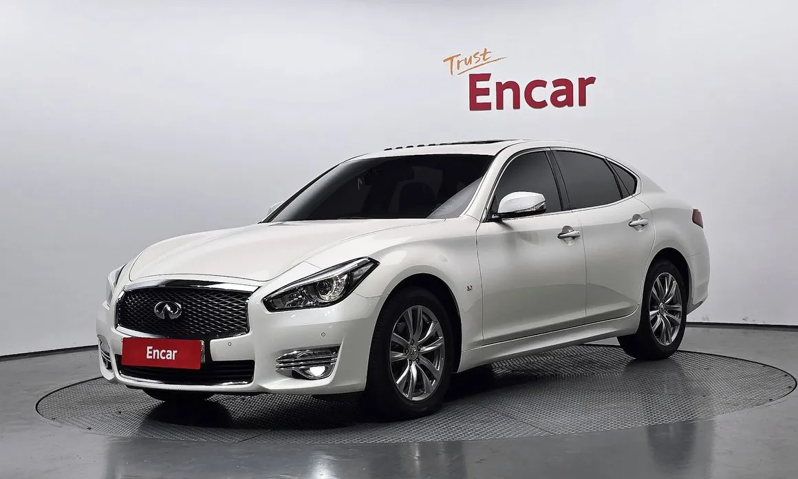 Infiniti Q70 2019