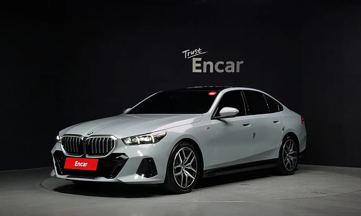 BMW 5-Series 2024