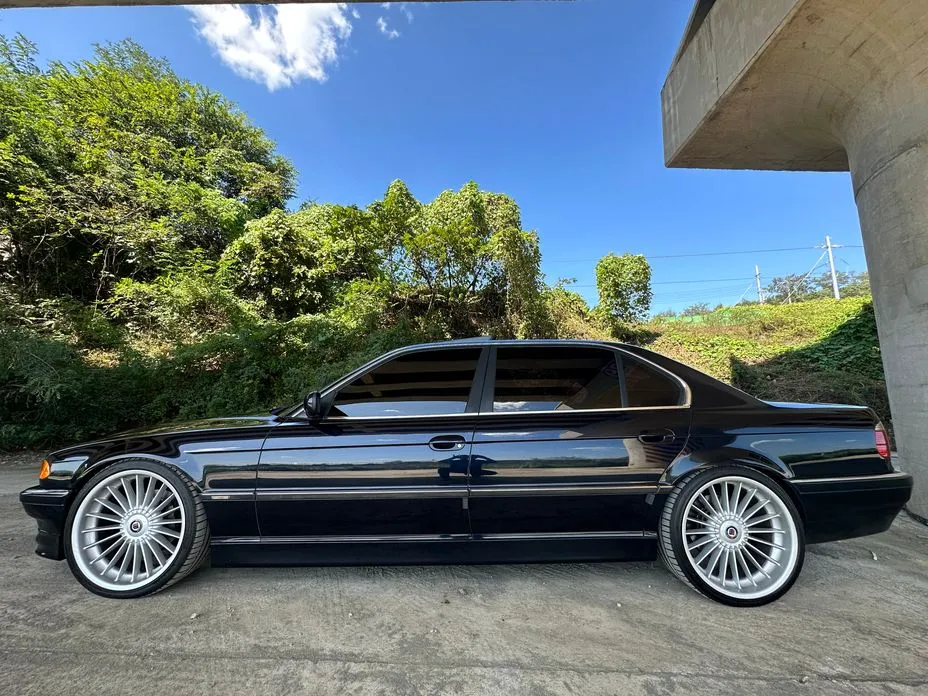 BMW 7-Series 2001