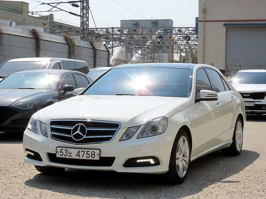 Mercedes-Benz E-Class 2010