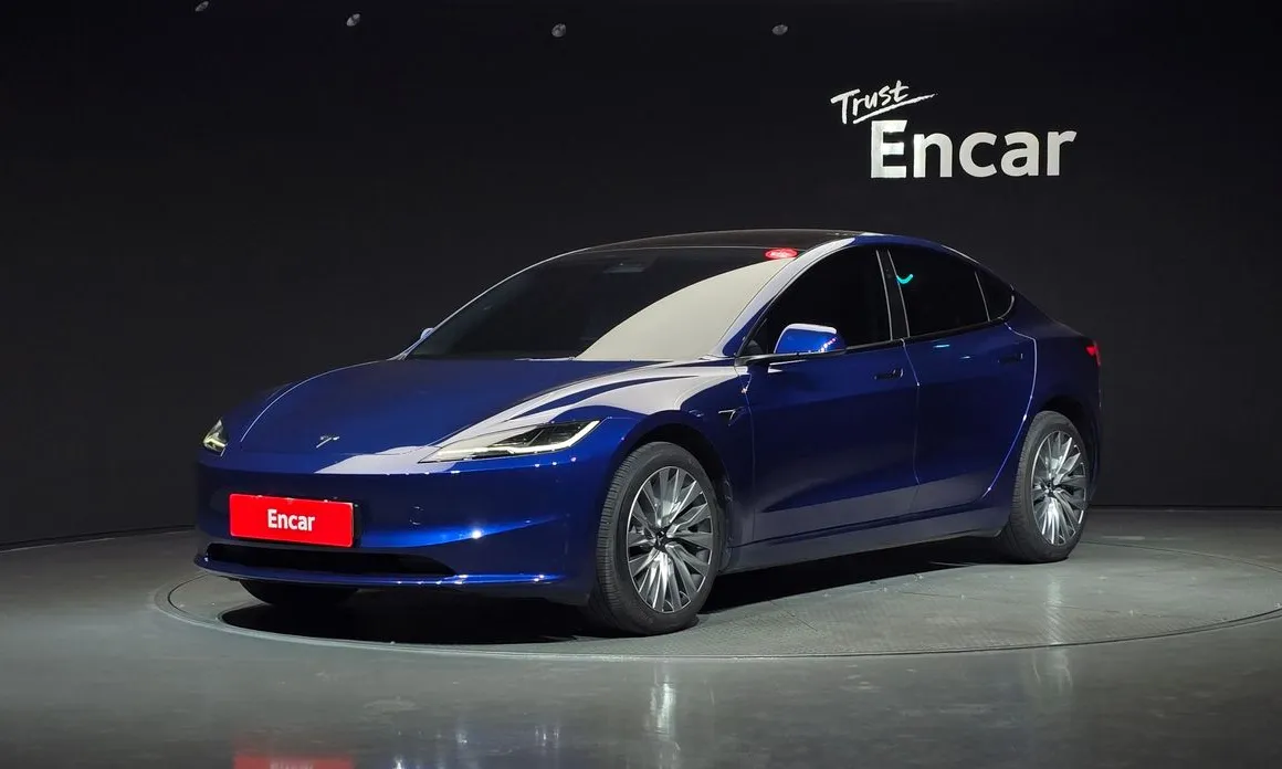 Tesla Model 3 2024