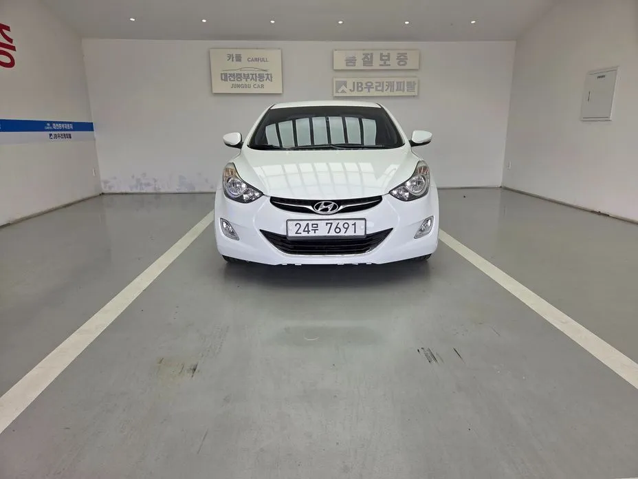 Hyundai AVANTE 2012