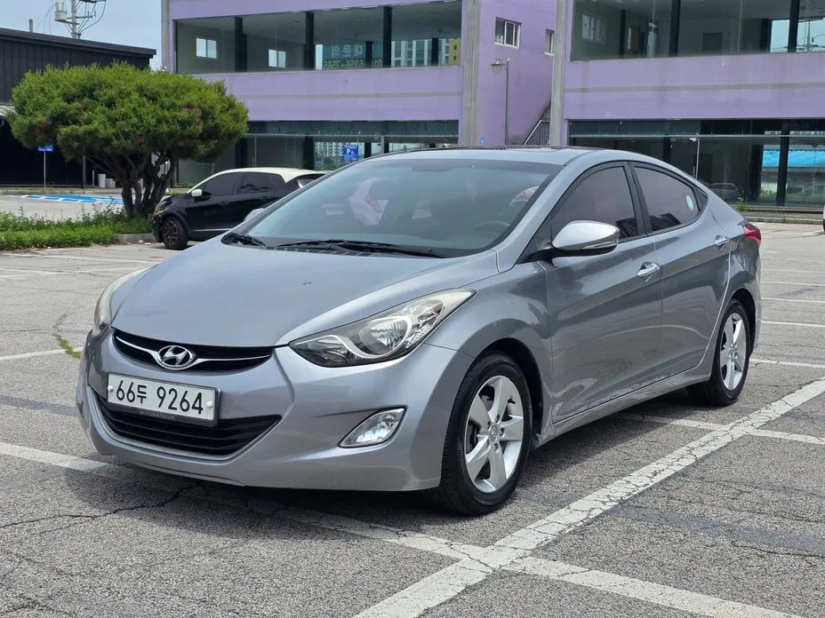 Hyundai AVANTE 2013