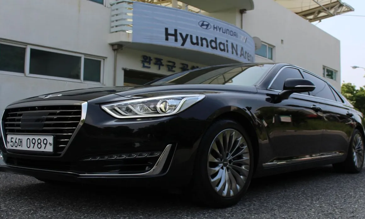 Genesis EQ900 2016