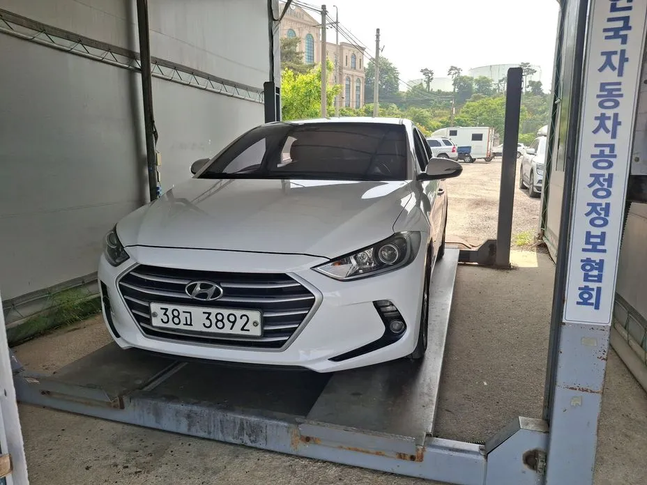Hyundai AVANTE 2016
